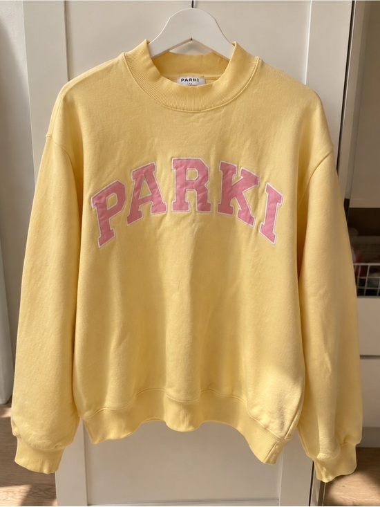 Parke Tops - PARKI Pastel Yellow Crewneck Sweatshirt with Pink Appliqué
